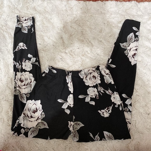 Buttery Soft Leggings: One size- EUC - Picture 3 of 3